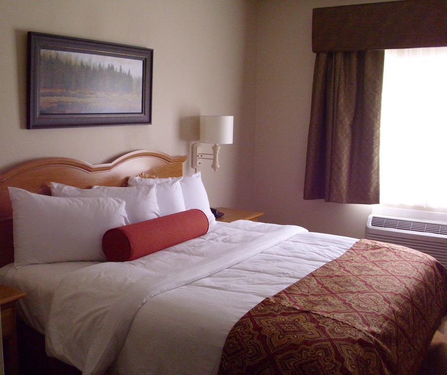 Savanna Inn & Suites Habitación foto